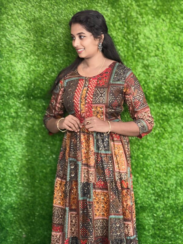 Pakistani Mirror Work Kurthi - Image 2